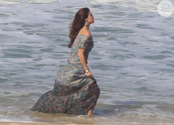 Giovanna Antonelli grava 'Em Família' em praia do Rio