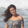 De vestidão, Giovanna Antonelli grava 'Em Família' em praia do Rio