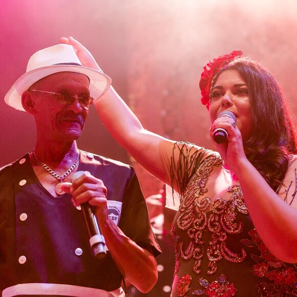 Fabiana Karla usou um vestido de tule com fundo preto repleto de bordados para prestigiar o Baile do Copa, evento realizado no Copacabana Palace, no Rio de Janeiro, na noite deste sábado, 10 de fevereiro de 2018