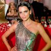 Fernanda Motta esbanjou glamour com vestido de paetê da marca Bo.bô
