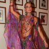 Rainha do baile do copa, Isis Valverde misturou bordado com transparência