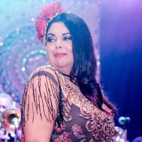Fabiana Karla adota estampa floral em look gipsy para baile: 'Mistura elegante'