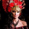 Andréa Natal exibiu um poderoso adereço de cabeça no Baile do Copa, realizado no hotel Belmond Copacabana Palace, na Zona Sul do Rio de Janeiro, neste sábado, 10 de fevereiro de 2018