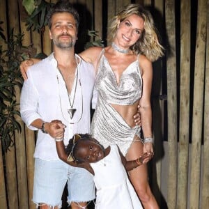 Giovanna Ewbank e Bruno Gagliasso alugaram a casa de Regina Casé para curtir o Carnaval