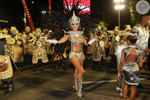 Milena Nogueira estreia como rainha de bateria do Grupo Especial no desfile deste domingo de carnaval, 11 de fevereiro de 2018, do Império Serrano