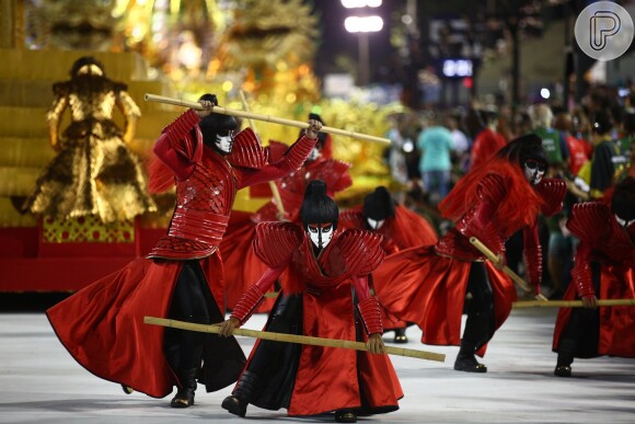 Comissão de frente da Império Serrano que trouxe como samba-enredo 'O Império do Samba na Rota da China'