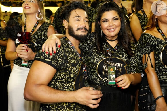 Fabiana Karla conferiu a passagem das escolas de samba na companhia de Diogo Mello no espaço N1: 'Estamos nos conhecendo'