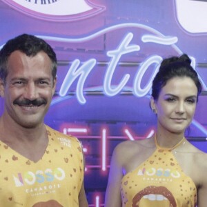 Malvino Salvador curtiu a folia coladinho na mulher, Kyra Gracie, no Nosso Camarote