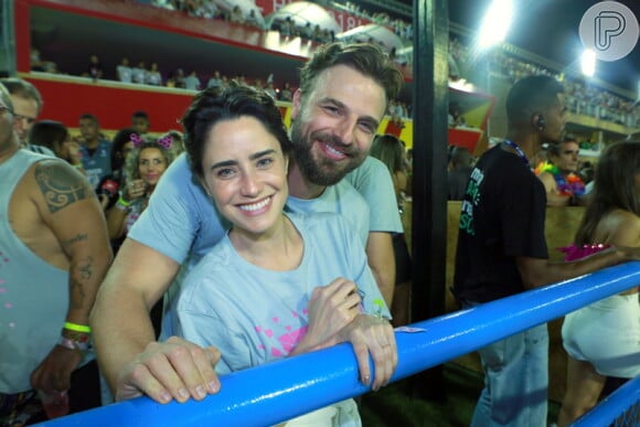 Fernanda Vasconcellos e o namorado, Cássio Reis, estiveram no Camarote da Sapucaí