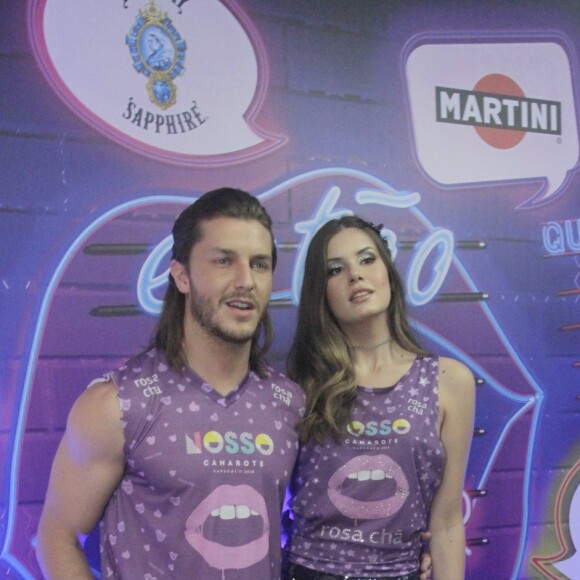 Camila Queiroz está de casamento marcado com o ator Klebber Toledo