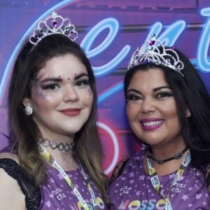 Laura, de 19 anos, disse que não sente ciúmes da mãe, Fabiana Karla