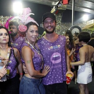 Namorando com Fabiula Nascimento há 1 ano e 3 meses, Emilio Dantas viverá um triângulo amoroso com Deborah Secco e Giovanna Antonelli em 'Segundo Sol': Beto é casado com a Deborah Secco, mas o par romântico dele é a Giovanna Antonelli. Vai ser um história" 