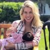 Adriana Sant'Anna comemora primeiro mês da filha, Linda