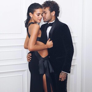 Seguidores de Neymar lembraram de sua namorada, Bruna Marquezine, ao verem foto sexy no Instagram do atacante do Paris Saint-Germain