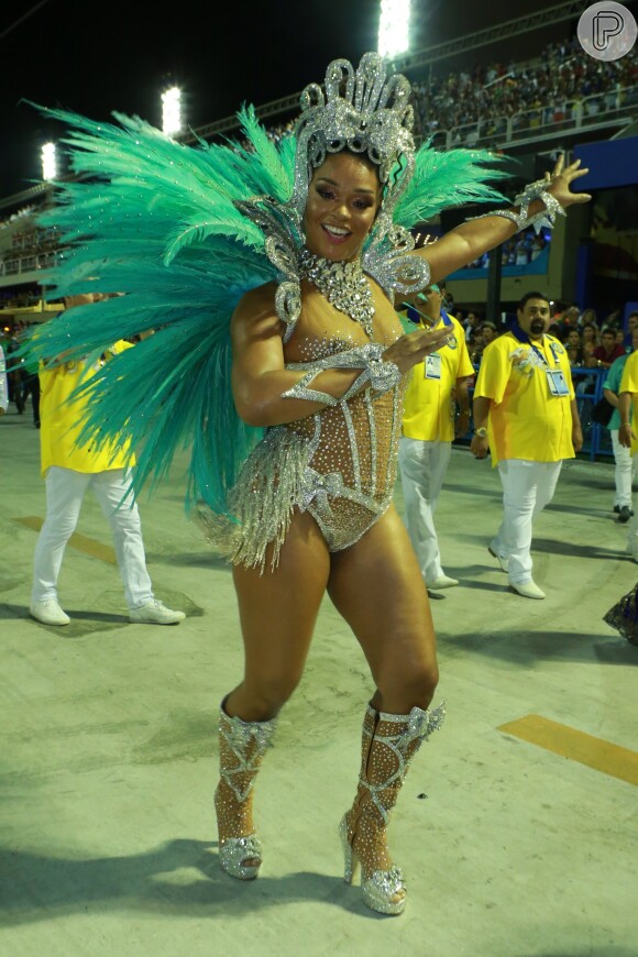 Carnaval 2018: Rainha da Tijuca, Juliana Alves adota transparência em look nesta segunda-feira, dia 12 de fevereiro de 2018