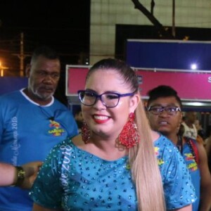 Marília Mendonça marcou presença na Marquês de Sapucaí, na noite desta segunda-feira, 12 de fevereiro de 2018