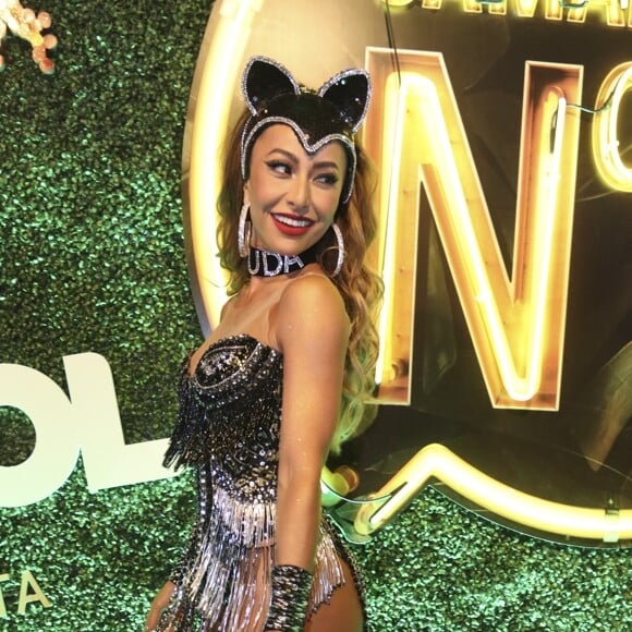 Sabrina Sato diz ao Purepeople: 'Homenageei a Isabelita dos Patins (personagem do argentino Jorge Omar Iglesias), a Luiza Brunet, rainha eterna, em várias fotos a Pinah, que é um ícone do carnaval (passista da Beija-Flor) e, agora, a rainha Luma'