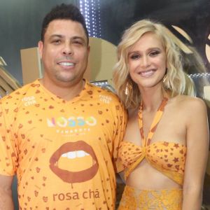 Ronaldo Fenômeno chega acompanhado da namorada, Celina Locks, ao Nosso Camarote, na Marquês de Sapucaí, na madrugada desta terça-feira, 13 de fevereiro de 2018