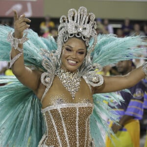 Mãe da pequena Yolanda, de 4 meses, Juliana Alves voltou à Sapucaí como rainha de bateria da Unidos da Tijuca