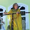 Aracy Balabanian desfilou como Cassandra, sua memorável personagem em 'Sai de Baixo', na noite desta segunda-feira, 12 de fevereiro de 2018