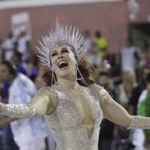 'Infelizmente um samba que é o hino do lamento, do momento que o Brasil está vivendo', disse Claudia Raia