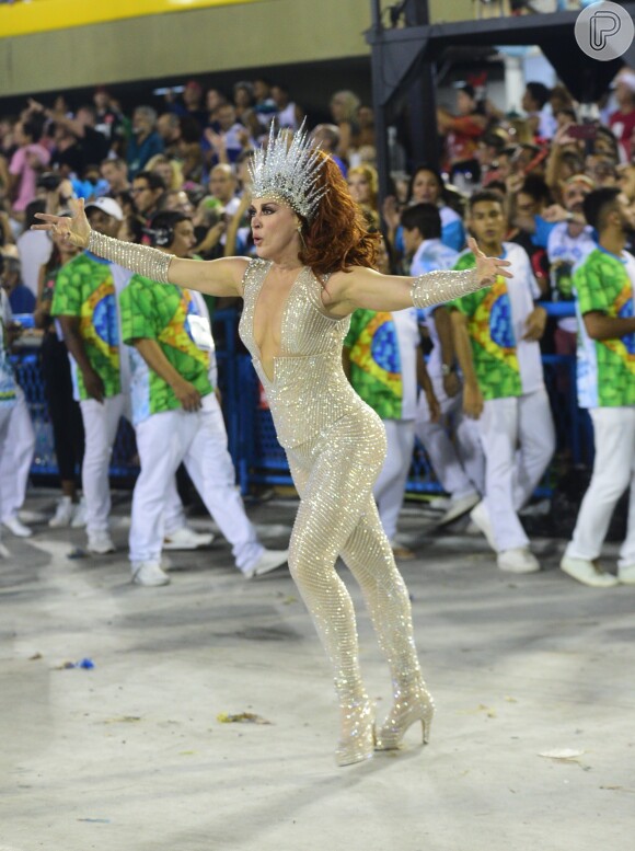 Claudia Raia foi fantasia de estrela-guia no desfile da Beija-Flor