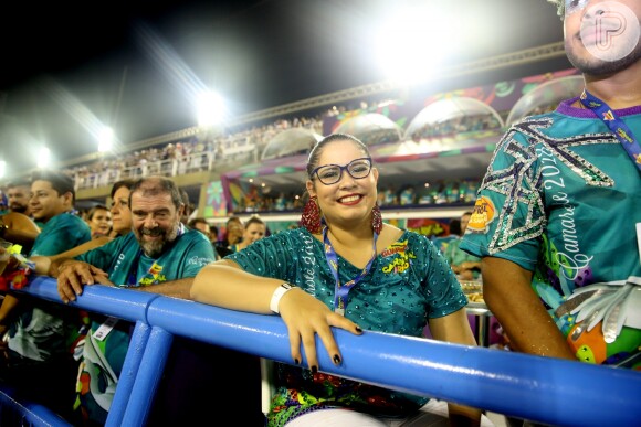 Marília Mendonça curtiu o Camarote Guanabara no segundo dia de desfiles do Rio