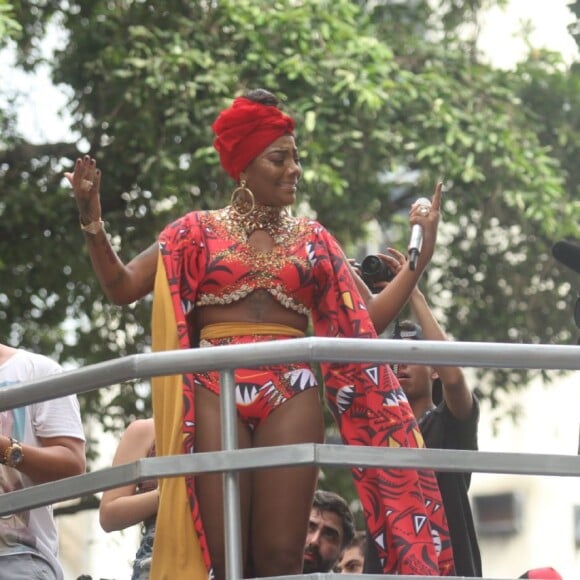 Ludmilla chegou chegando no "Fervo da Lud" e comandou bloco de rua