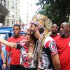 Fátima Bernardes leva o namorado, Túlio Gadêlha, para curtir o tradicional bloco de Carnaval Cacique de Ramos, no Rio de Janeiro