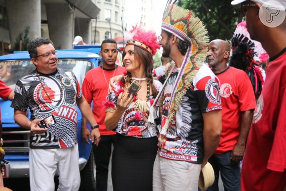 Fátima Bernardes e o namorado, Túlio Gadêlha, se divertiram no Rio de Janeiro após a jornalista apresentar os desfiles das escolas de samba do grupo especial na madrugada