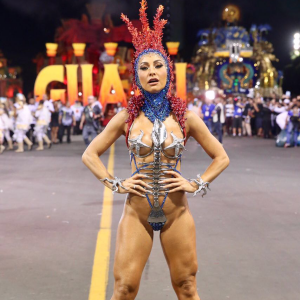 Sabrina Sato representou a criação da vida marinha no desfile da Gaviões da Fiel, em São Paulo, em 10 de fevereiro de 2018