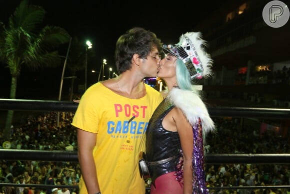 Jade Seba e o namorado, Bruno Guedes, no trio de Pabllo Vittar em Salvador