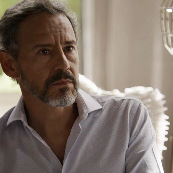 Na novela 'O Outro Lado do Paraíso', Henrique (Emilio de Mello) pedirá para Beth (Gloria Pires) preservar a memória de Natanael (Juca de Oliveira) e não contar à justiça toda a verdade