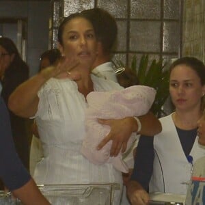Ivete Sangalo ficou quatro dias no hospital após o nascimento das gêmeas