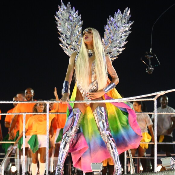 Pabllo Vittar foi destaque de um do 4º carro do desfile da Beija-Flor