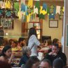 Mulher do goleiro espanhol Iker Casillas, Sara Carbonero almoça em restaurante de Curitiba, no Paraná