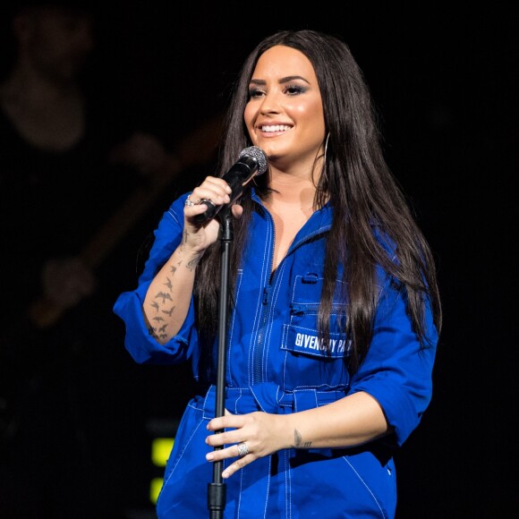 Demi Lovato falou sobre a influência da mídia sobre os padrões de beleza
