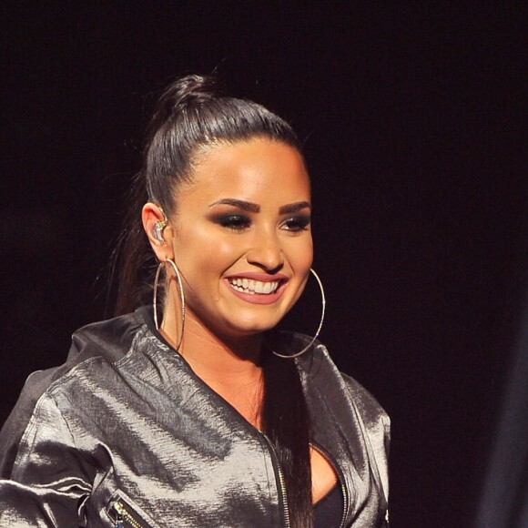 Demi Lovato lançou sua linha para a grife de roupas de ginástica da atriz Kate Hudson, Fabletics
