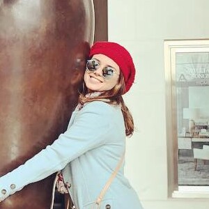 Paula Fernandes e o editor de revistas Claudio Mello estão em Nova York. Cantora e jornalista foram ao Central Park e assistiram partida de basquete nesta quarta-feira, 14 de fevereiro de 2018