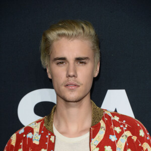 Justin Bieber admitiu estar namorando Selena Gomez em conversa com paparazzo