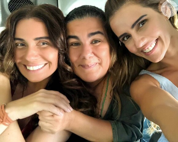 Deborah Secco posa com Giovanna Antonelli e Zeca de Abreu em bastidor da novela 'Segundo Sol': 'Querida'