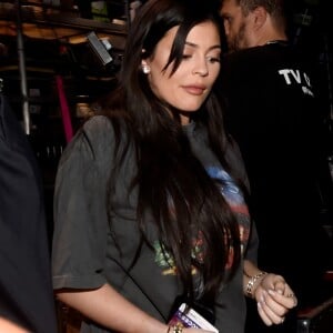 Kylie Jenner comprou caixas de máscaras médicas para proteger a saúde de sua filha, Stormi