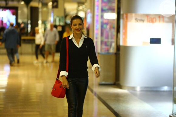 Mariana Rios passeou sozinha em um shopping na Barra da Tijuca, Zona Oeste do Rio de Janeiro,nesta terça-feira, 10 de junho de 2014