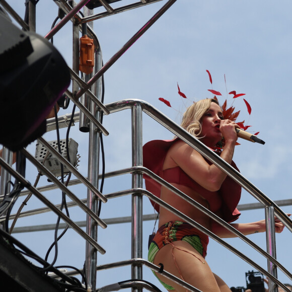 Claudia Leitte se divertiu ao fazer sua estreia no Carnaval de São Paulo