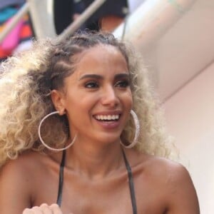 'Eu também não tinha condição de ter as minhas coisas e nem por isso eu ia pegando de ninguém', declarou Anitta