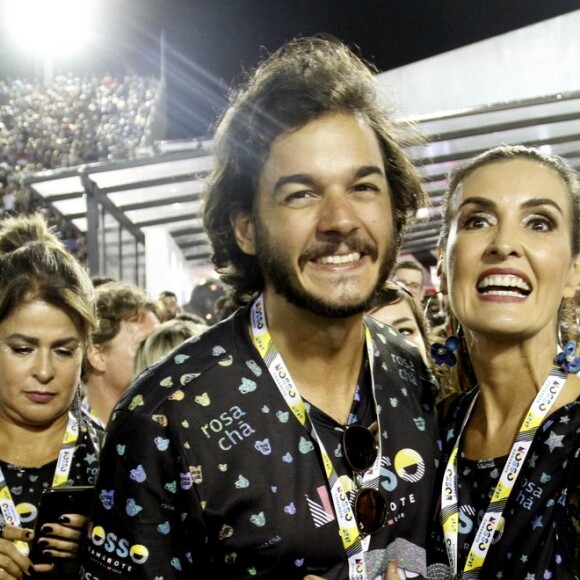Fátima Bernardes vai com namorado e filhas à Sapucaí neste sábado, dia 18 de fevereiro de 2018