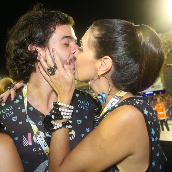 Fátima Bernardes vai com namorado e filhas à Sapucaí neste sábado, dia 18 de fevereiro de 2018