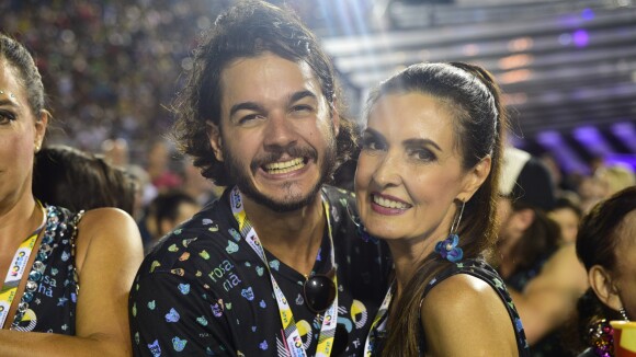 Fátima Bernardes vai com namorado e filhas à Sapucaí: 'Túlio é folião'. Fotos!