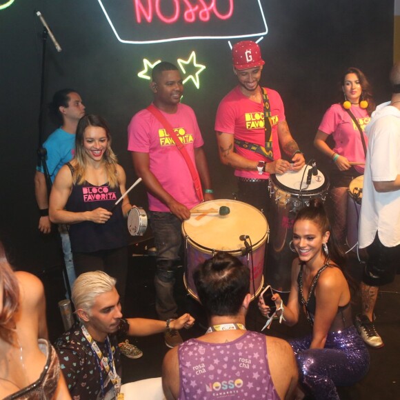 Bruna Marquezine foi até o show em show de Jojô Toddynho no Nosso Camarote