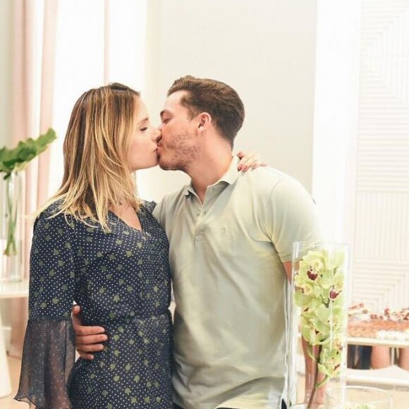 'A Thyane está grávida sim, mas ainda eles ainda não sabem o tempo de gravidez, porque está no começo', conta ao Purepeople o representante do cantor